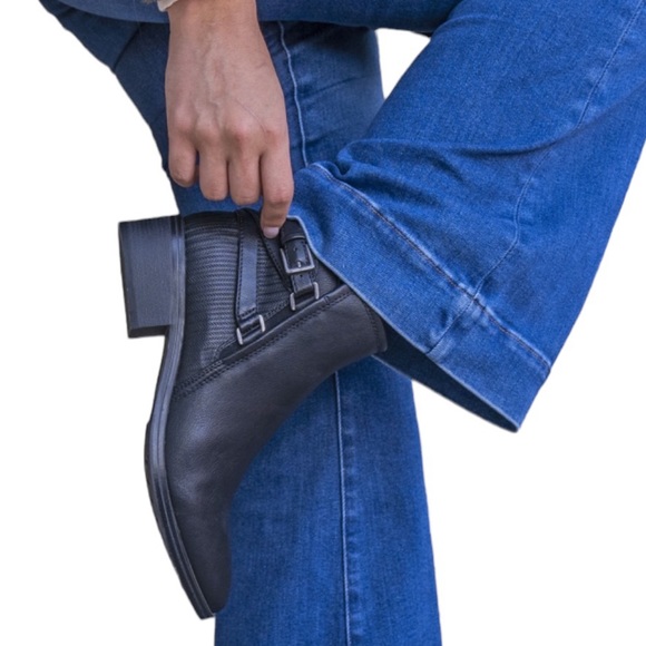 BareTraps Mackenzie Booties - Picture 4 of 8